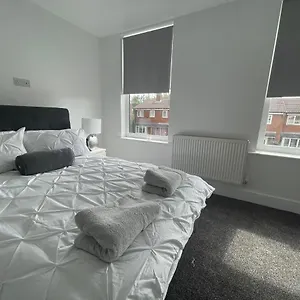 Holiday home 5 Bedroom House With Free Parking