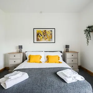 Spacious 3 Bedroom Home, Garden & Parking , Penarth United Kingdom